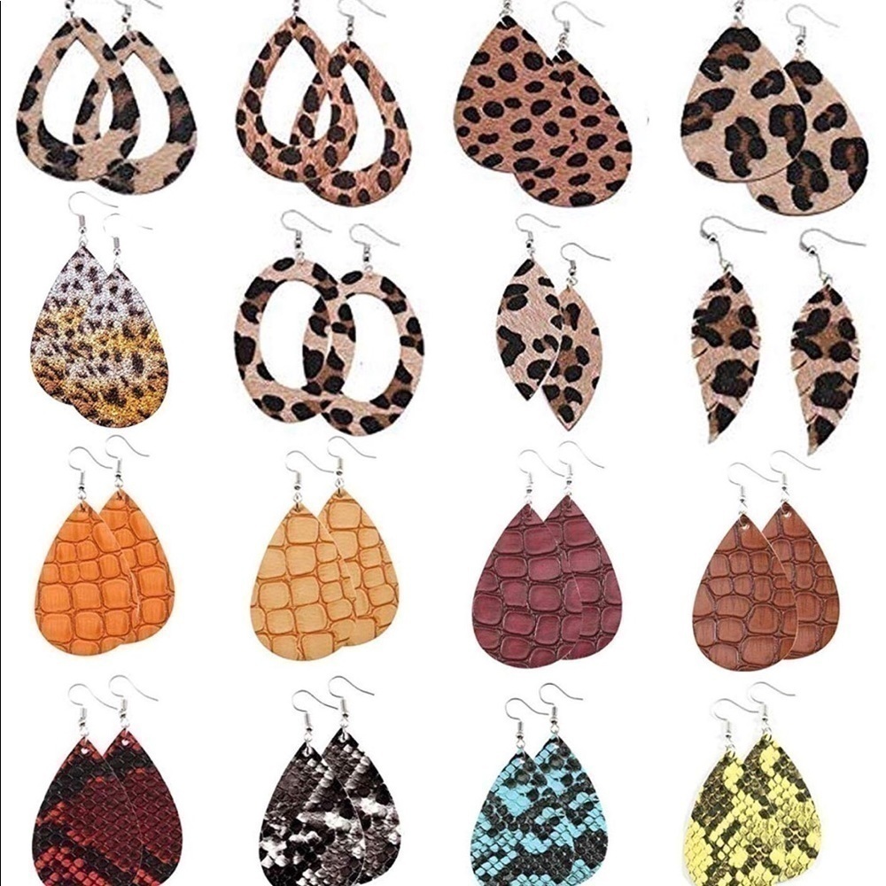𝅺SET of 16 leather earrings D